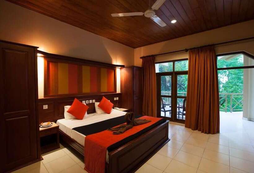 اتاق لوکس, Pelwehera Village Resort