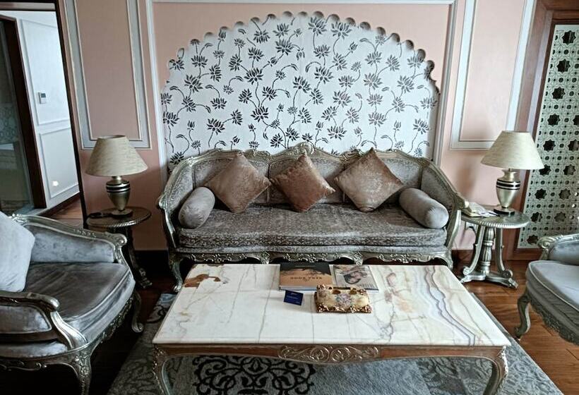 高级套房, Radisson Blu Udaipur Palace Resort & Spa