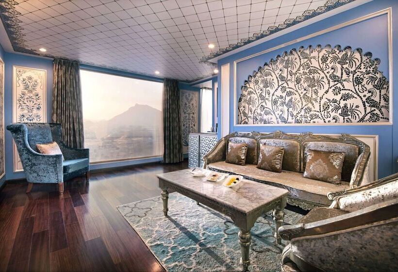 سوئیت پریمیوم, Radisson Blu Udaipur Palace Resort & Spa