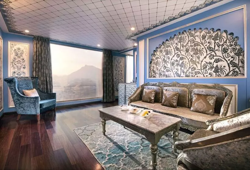 スイート, Radisson Blu Udaipur Palace Resort & Spa