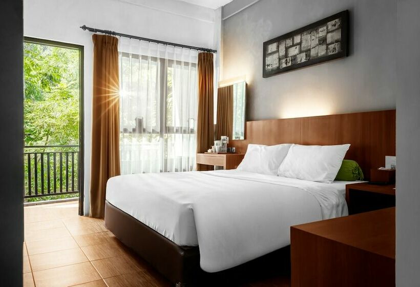 디럭스 룸 킹사이즈 침대, Green Forest Resort & Wedding Bandung