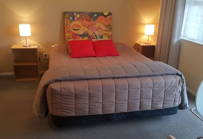 스탠다드 스튜디오, Six On Union Motel