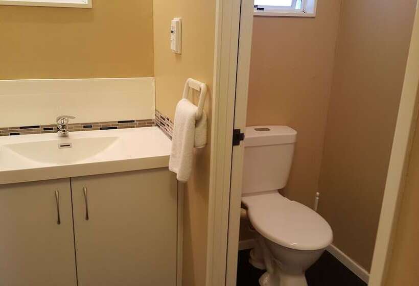 스탠다드 스튜디오, Six On Union Motel