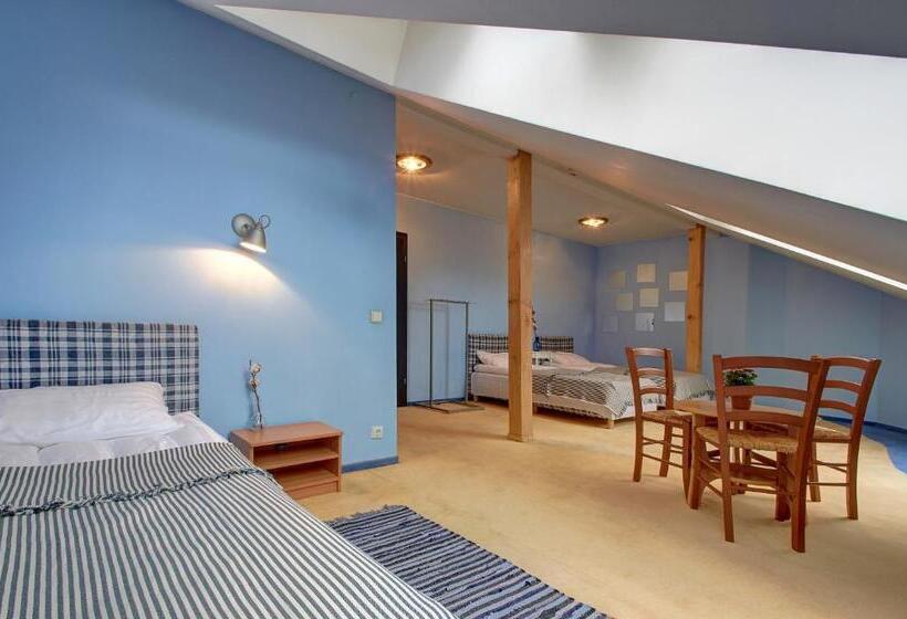 اتاق راحتی سه تخته, Aero