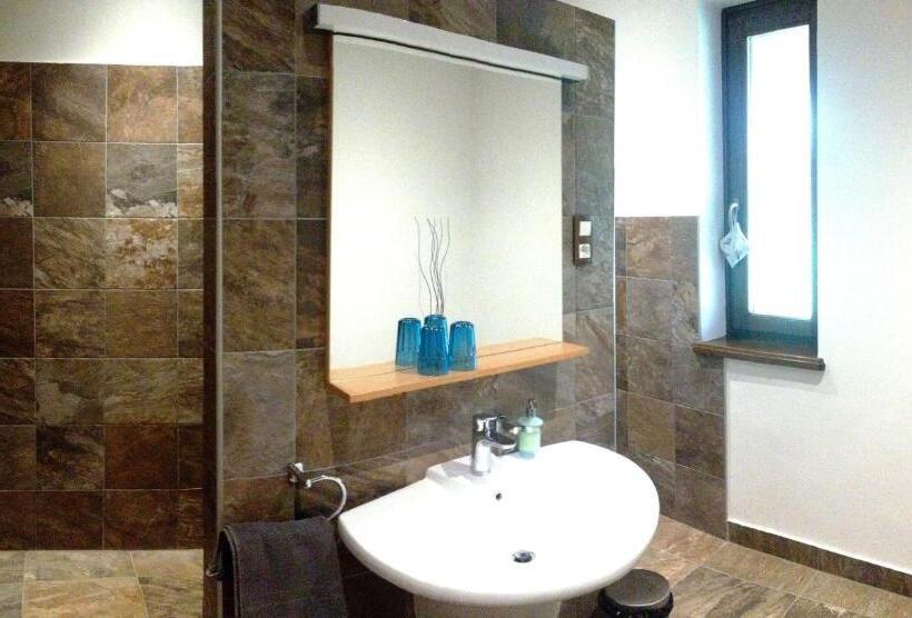 غرفة قياسية مطلّة علي البحيرة, Bibic Nature Lodge