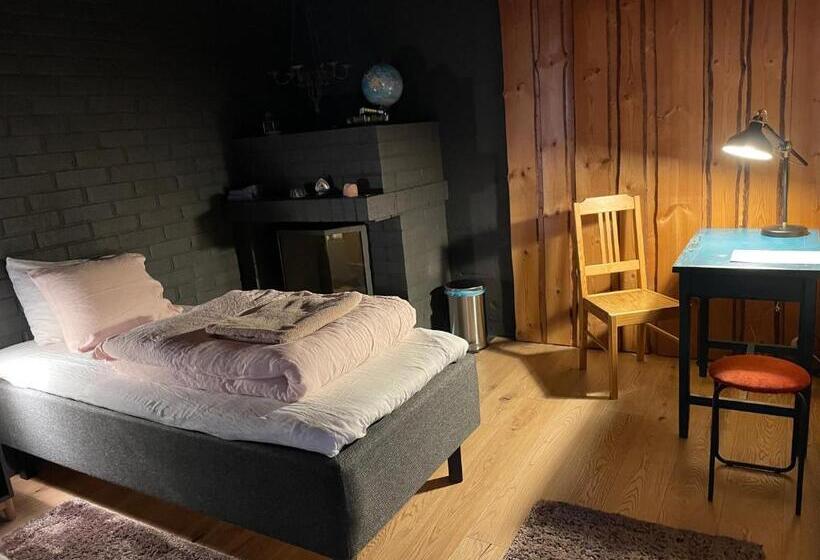 バス共有のスタンダードルーム, Pajula Majatalo