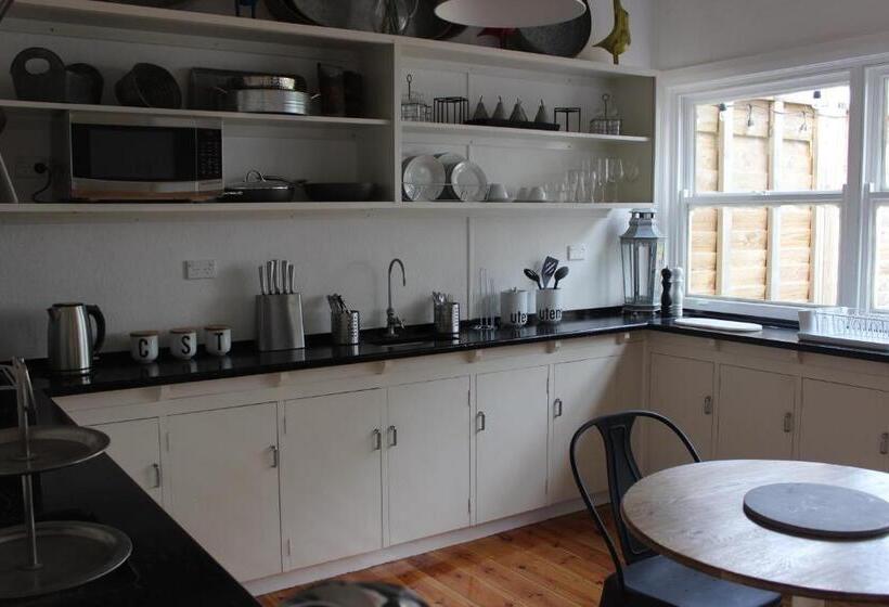 كابينة, Pirralilla Estate Adelaide Hills