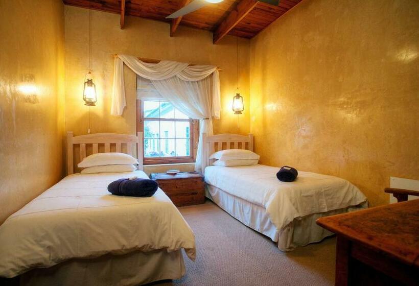 家庭间, Finchley Farm Cottages