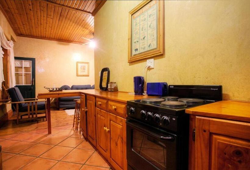 家庭间, Finchley Farm Cottages