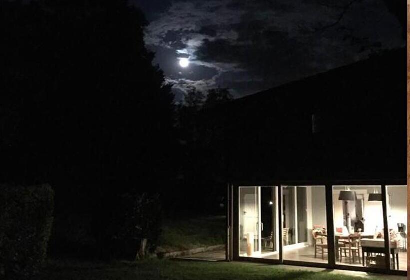 חדר סטנדרט נוף לבריכה, La Grange De La Batone   Bed And Breakfast