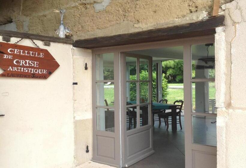 Номер Стандарт Вид на Бассейн, La Grange De La Batone   Bed And Breakfast