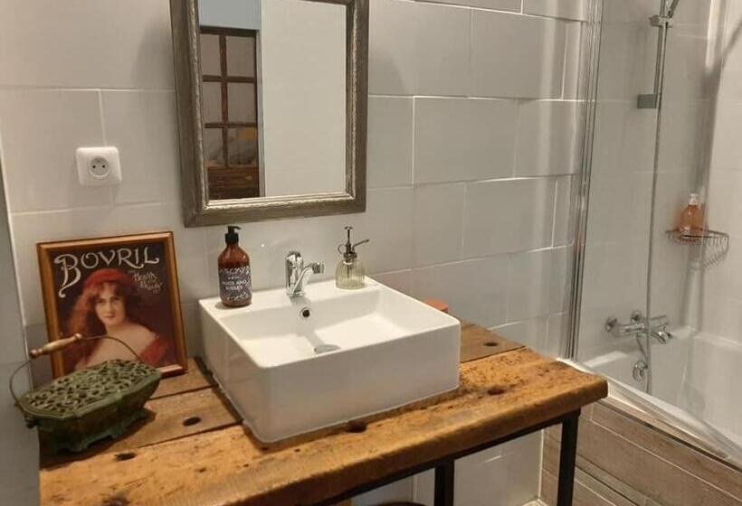 חדר סטנדרט לארבעה, La Grange De La Batone   Bed And Breakfast