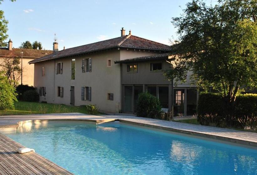 Четырехместный Номер Стандарт Вид на Сад, La Grange De La Batone   Bed And Breakfast