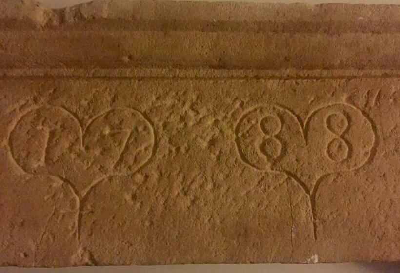 חדר סטנדרט נוף לבריכה, La Grange De La Batone   Bed And Breakfast