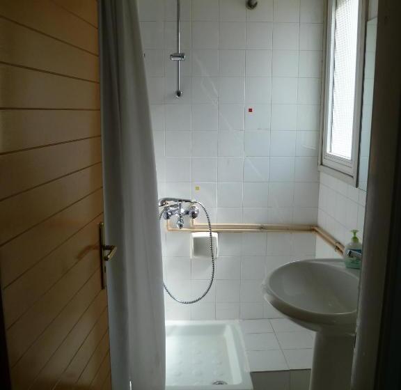 اتاق استاندارد, Datacom Guest House