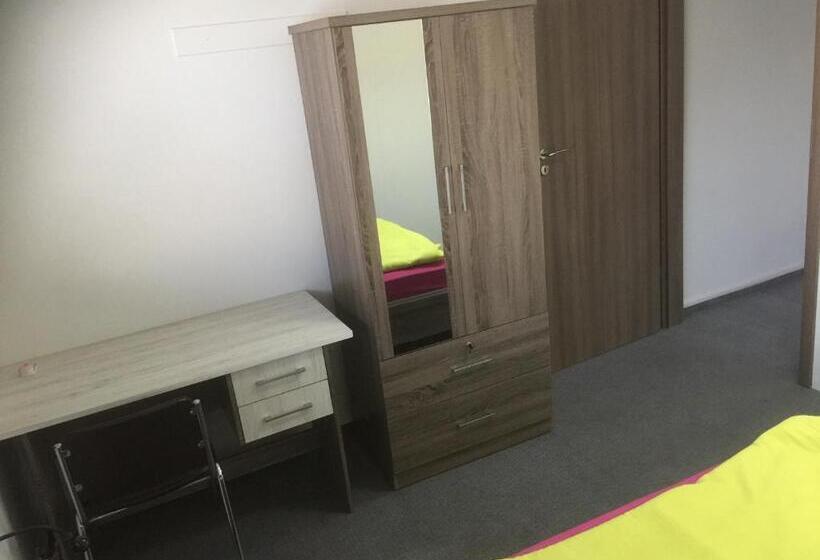 اتاق استاندارد یک تخته با سرویس بهداشتی مشترک, Datacom Guest House