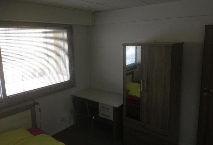 اتاق استاندارد یک تخته با سرویس بهداشتی مشترک, Datacom Guest House