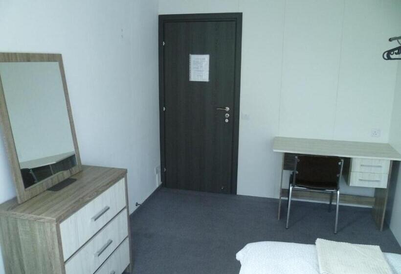 اتاق استاندارد یک تخته با سرویس بهداشتی مشترک, Datacom Guest House