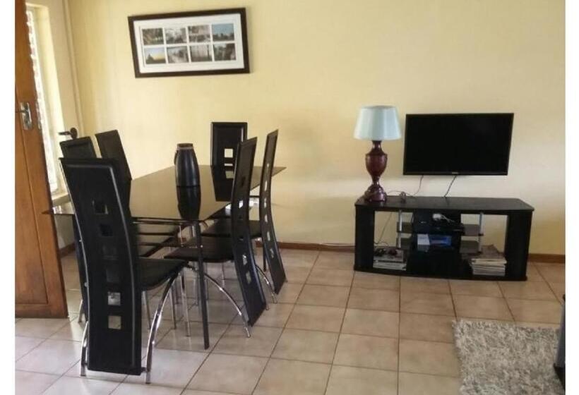 کلبه ییلاقی, Lala Bela Guest House