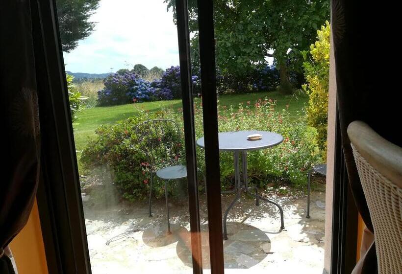 غرفة قياسية مطلّة علي الحديقة, Chez Herveline Le Fer