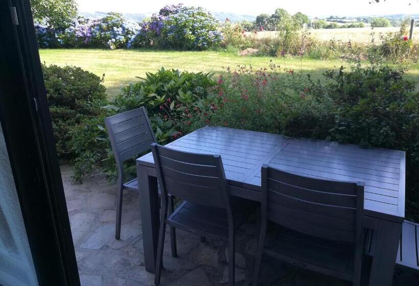 غرفة عائلية مطلّة علي الحديقة, Chez Herveline Le Fer