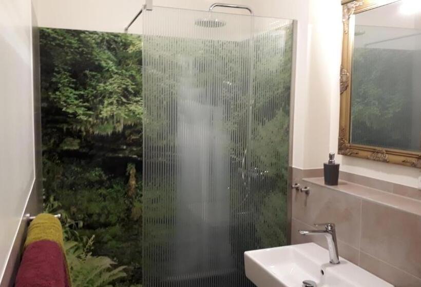 标准单人间, Waldhotel Rainau