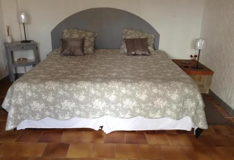 スタンダードルーム, Chambre D Hôtes Le Cèdre