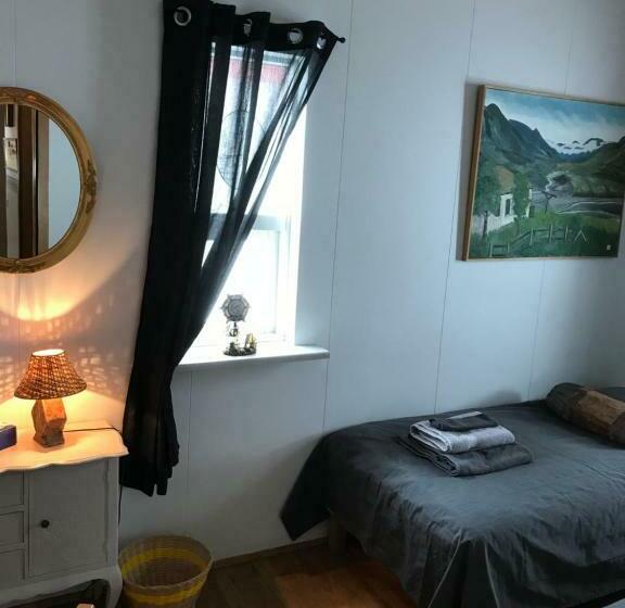 اتاق اکونومی, Eiði Farmhouse