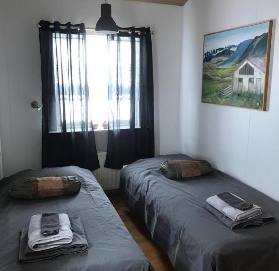 اتاق اکونومی, Eiði Farmhouse