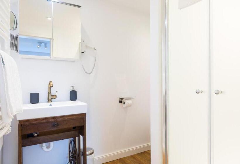 豪华房间, Zur Burgstiege