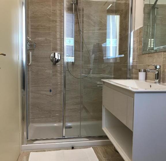 اتاق خانوادگی, La Ghirlanda B&b