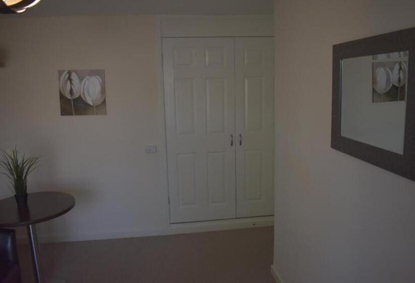 اتاق استاندارد, Home And A Stay