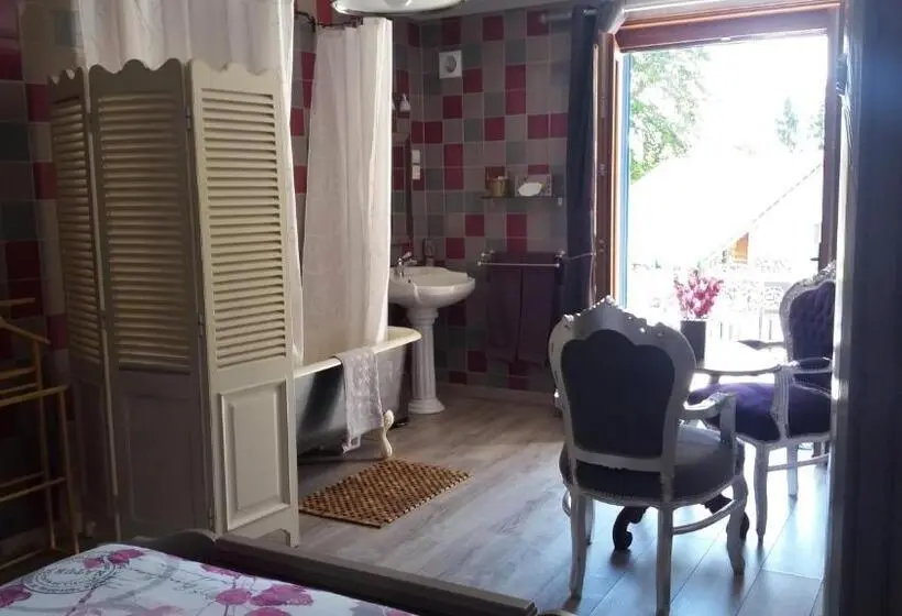 Teraslı Standart Oda, Au Doubs Cocon Fleuri