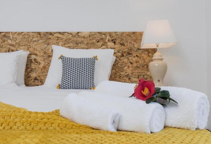 스탠다드 트리픔 룸 공동욕실, Areal De Santa Bárbara Guest House