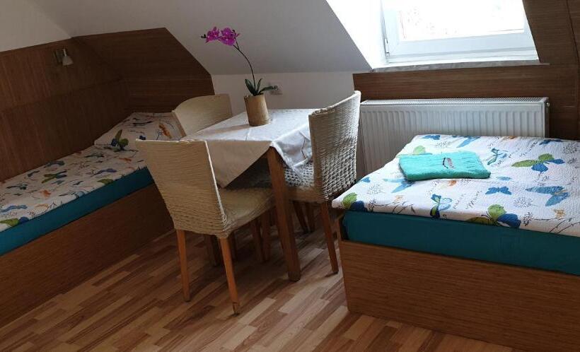 スタンダード4人部屋, Pension Haus Baron 1 Neckarau