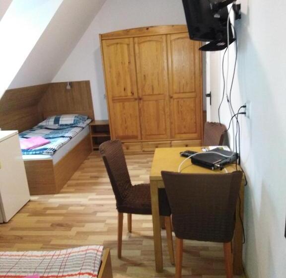 スタンダード4人部屋, Pension Haus Baron 1 Neckarau