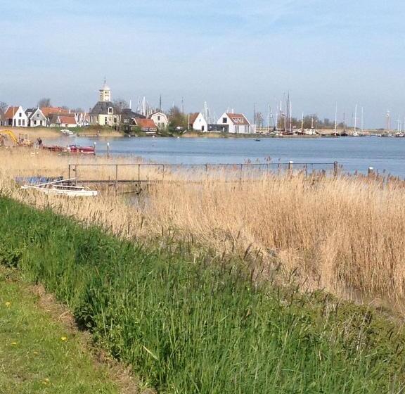 Standard studio with lake view, Het Witte Huis
