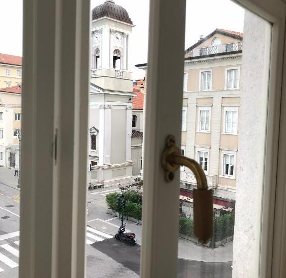 اتاق خانوادگی, Pep S Rooms By The Sea