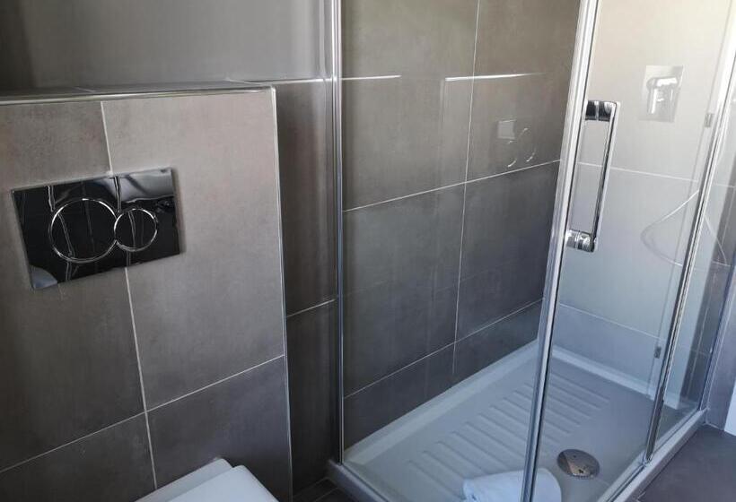 اتاق خانوادگی, Pep S Rooms By The Sea