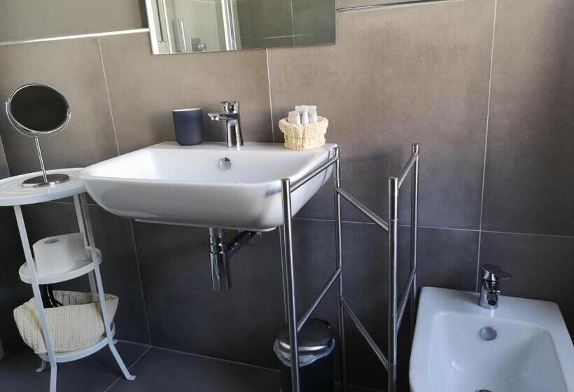 اتاق خانوادگی, Pep S Rooms By The Sea