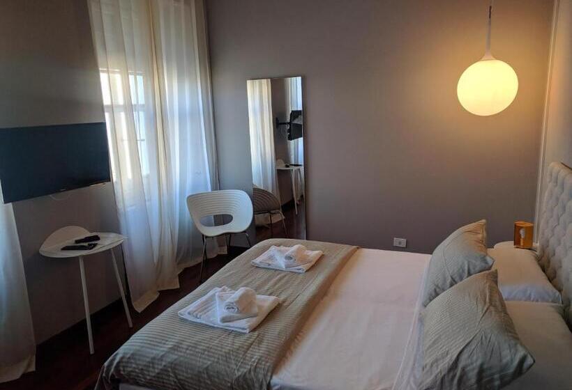 اتاق خانوادگی, Pep S Rooms By The Sea