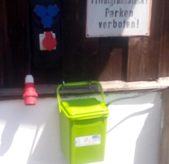 패밀리 룸, Rottl Sepp Renoth Karoline