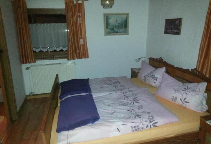 스탠다드 트리플 룸, Rottl Sepp Renoth Karoline