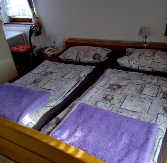 기본룸, Rottl Sepp Renoth Karoline