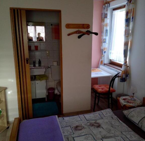 기본룸, Rottl Sepp Renoth Karoline