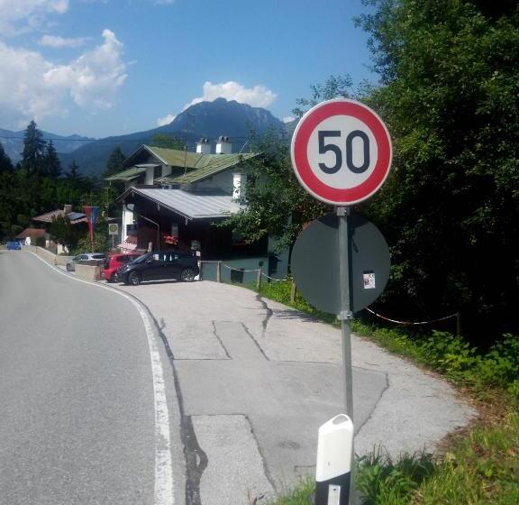 패밀리 룸, Rottl Sepp Renoth Karoline