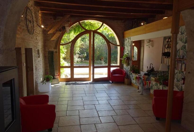 غرفة قياسية مزوَّدة بتراس, La Halte