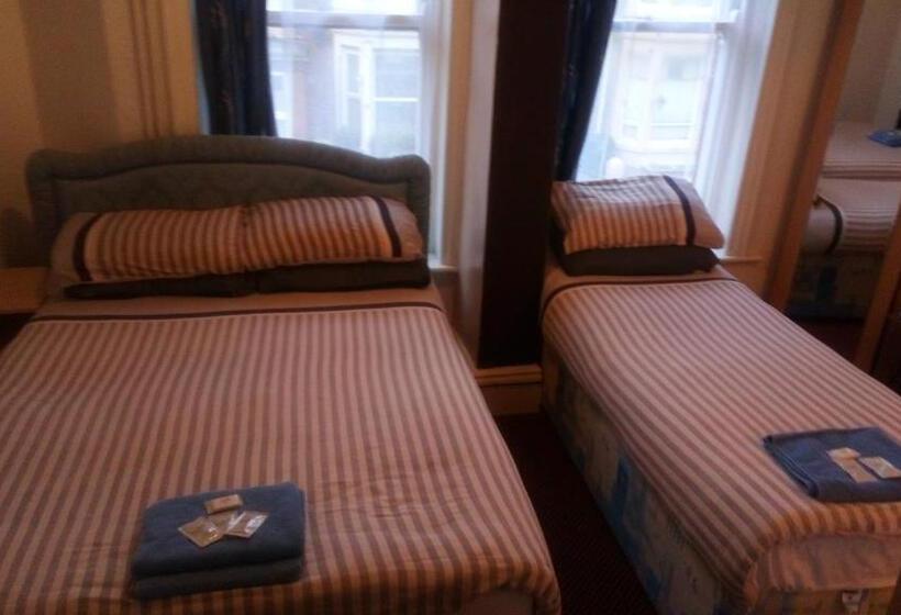 غرفة قياسية ثلاثية, Myroomz Golden Strand