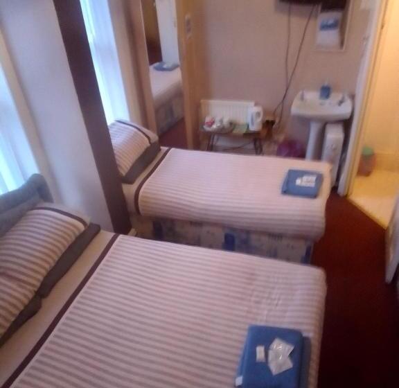 غرفة قياسية ثلاثية, Myroomz Golden Strand