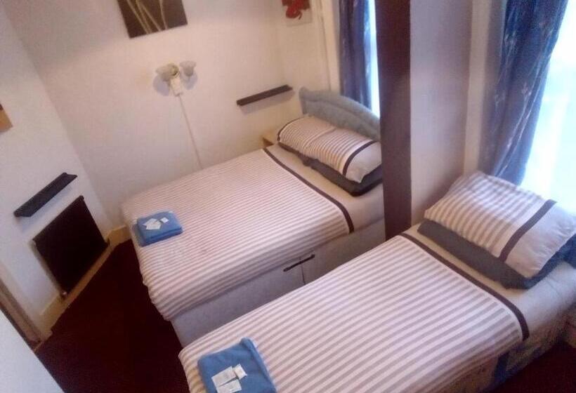 غرفة قياسية ثلاثية, Myroomz Golden Strand